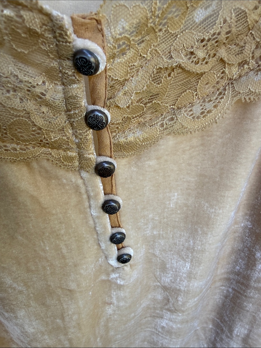 Aratta Pale Gold Lace-Trim Velvet Chemise - Picture 4 of 4
